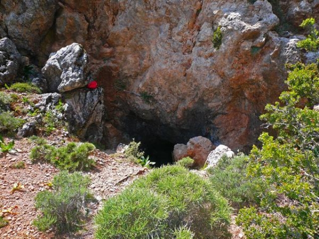 Σπήλαιο Απολούστρες